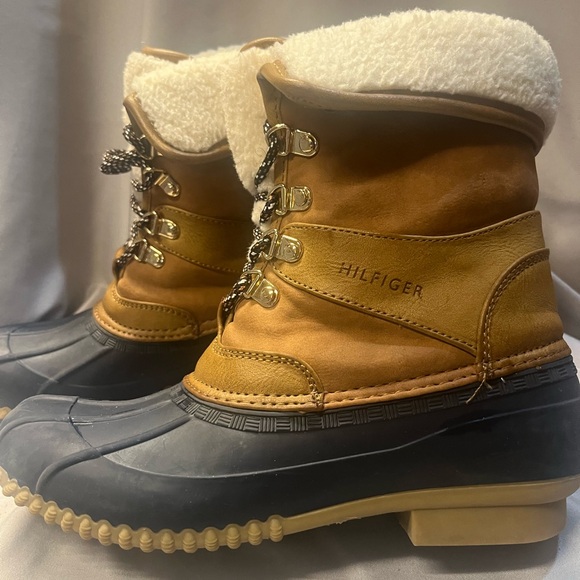 Tommy Hilfiger Brown and Navy Ankle Boots with Faux Fur Lining - Picture 2 of 7